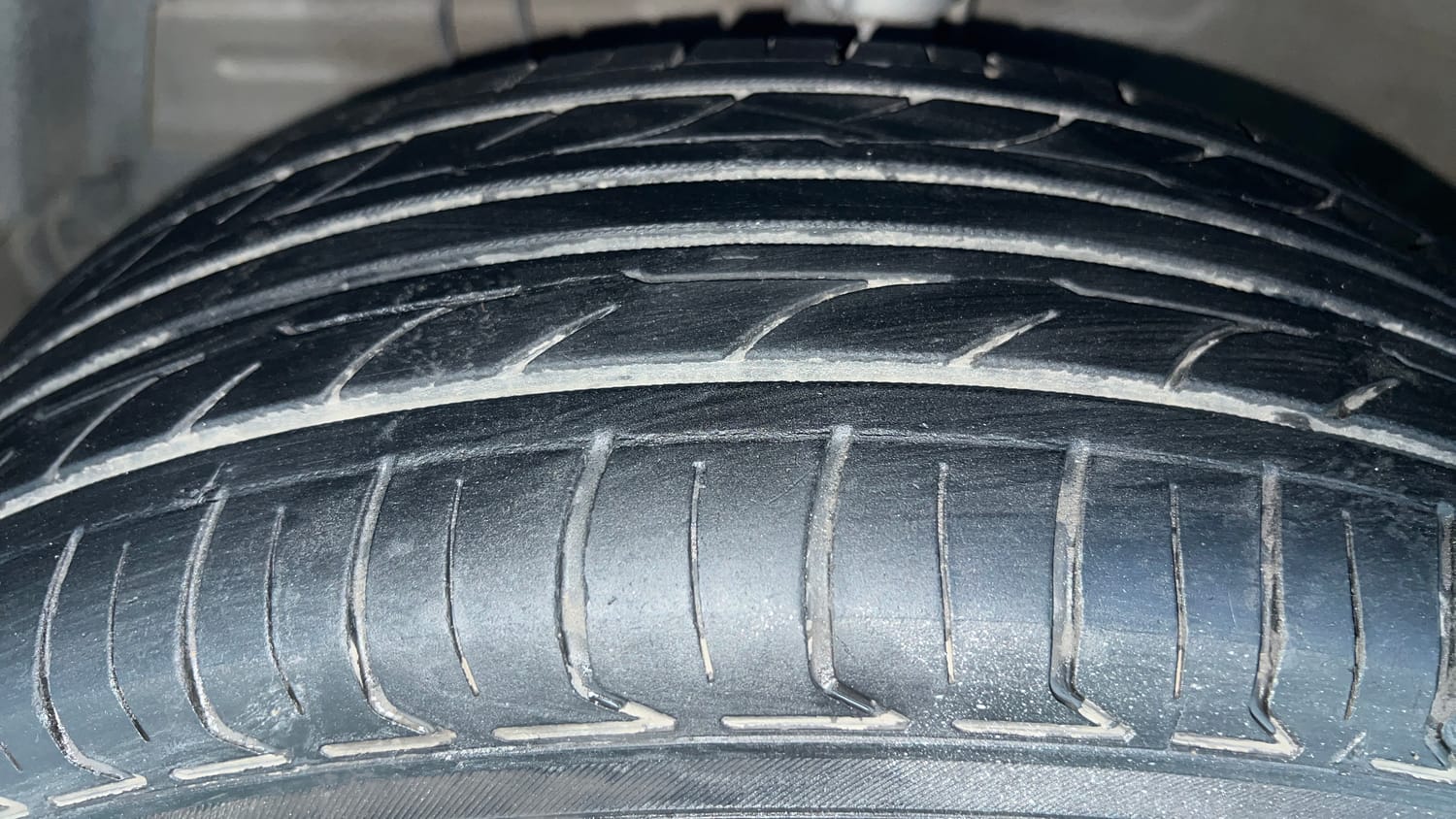 Used 2017 Maruti Suzuki Swift Lxi (O) Petrol Manual tyres LEFT FRONT TYRE TREAD VIEW