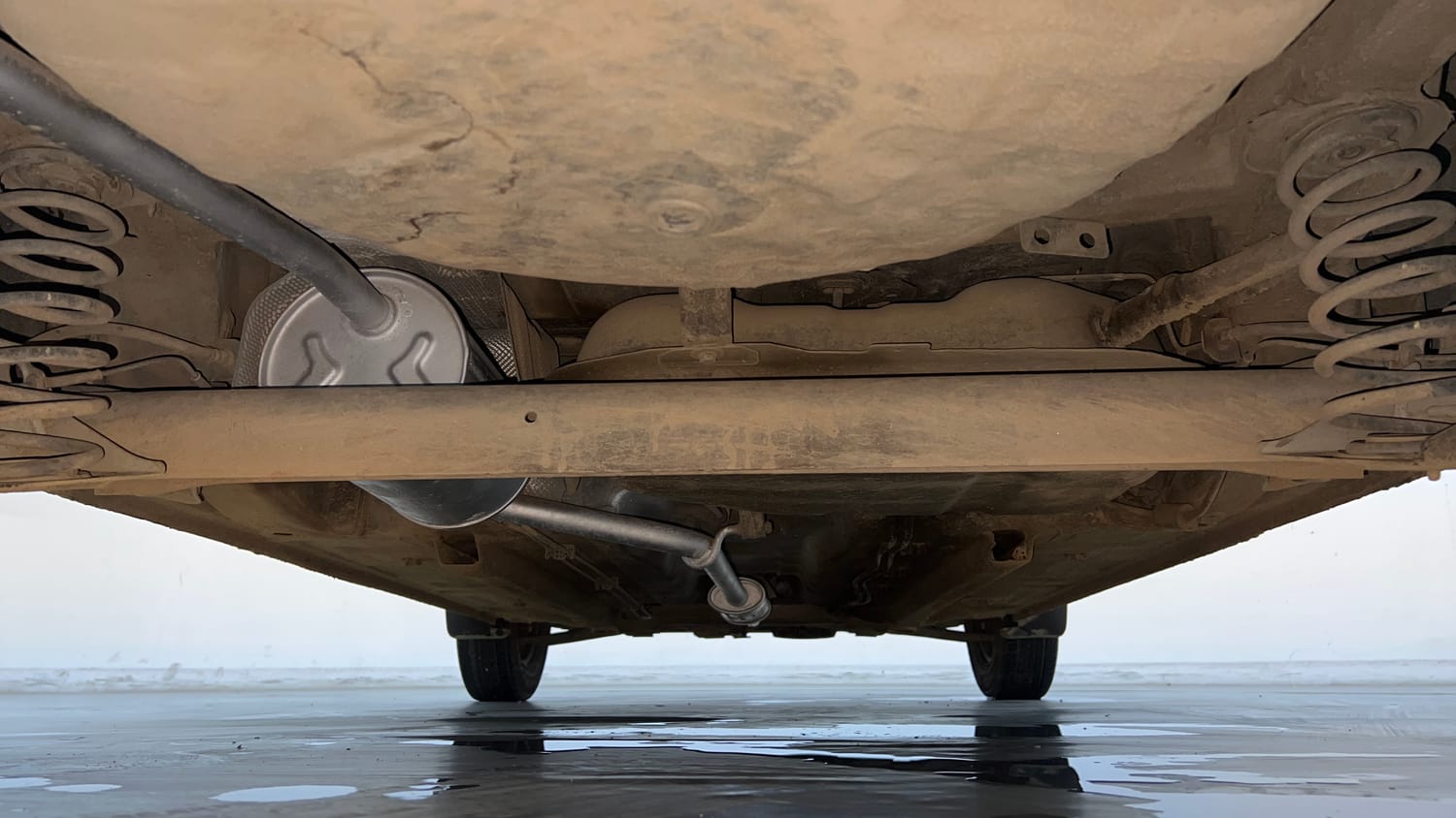 Used 2020 Renault Kwid CLIMBER 1.0 AMT Petrol Automatic extra REAR UNDERBODY VIEW (TAKEN FROM REAR)