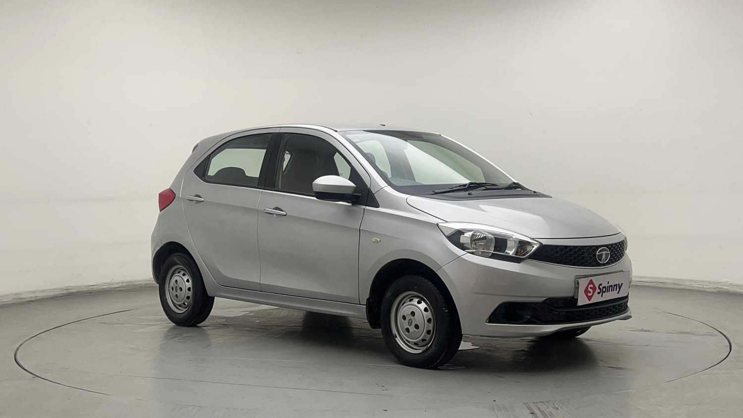 Used 2017 Tata Tiago Revotron XM Petrol Manual exterior RIGHT FRONT CORNER VIEW