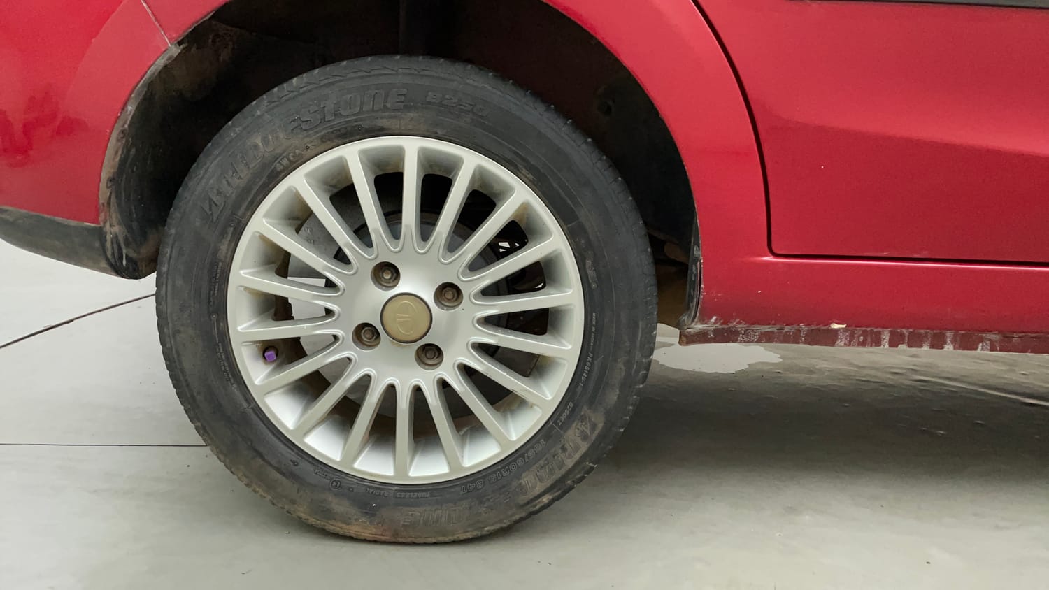 Used 2014 Tata Zest XE Petrol Petrol Manual tyres RIGHT REAR TYRE RIM VIEW