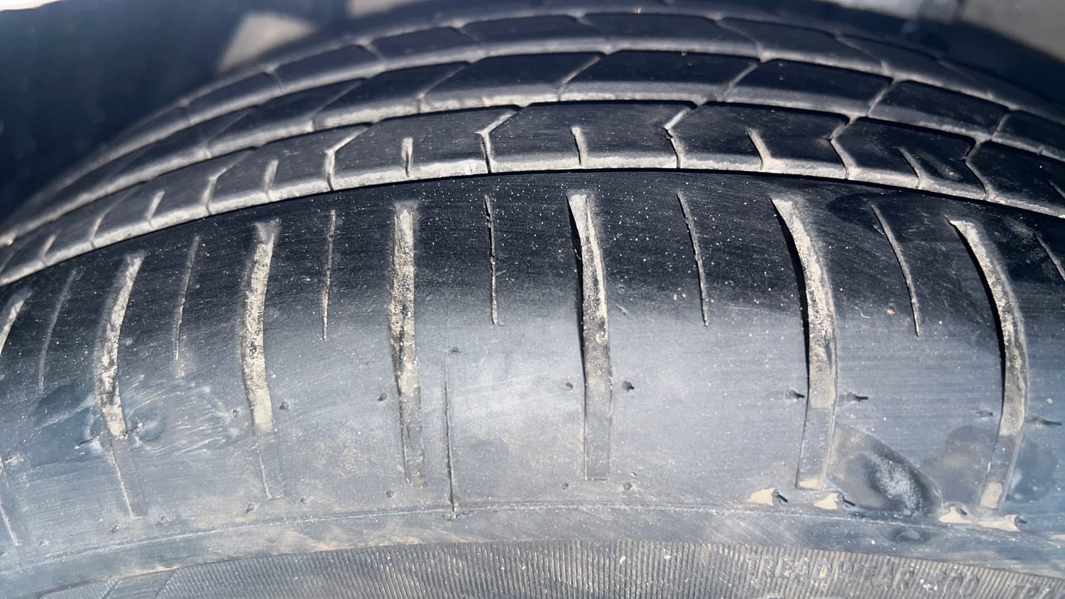 Used 2016 Maruti Suzuki Ciaz ZXI+ AT Petrol Automatic tyres LEFT FRONT TYRE TREAD VIEW