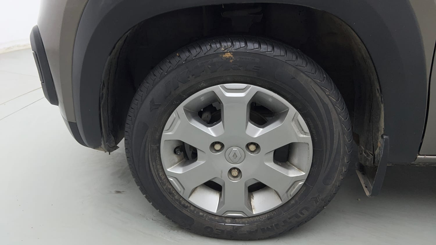 Used 2020 Renault Kwid CLIMBER 1.0 AMT Petrol Automatic tyres LEFT FRONT TYRE RIM VIEW