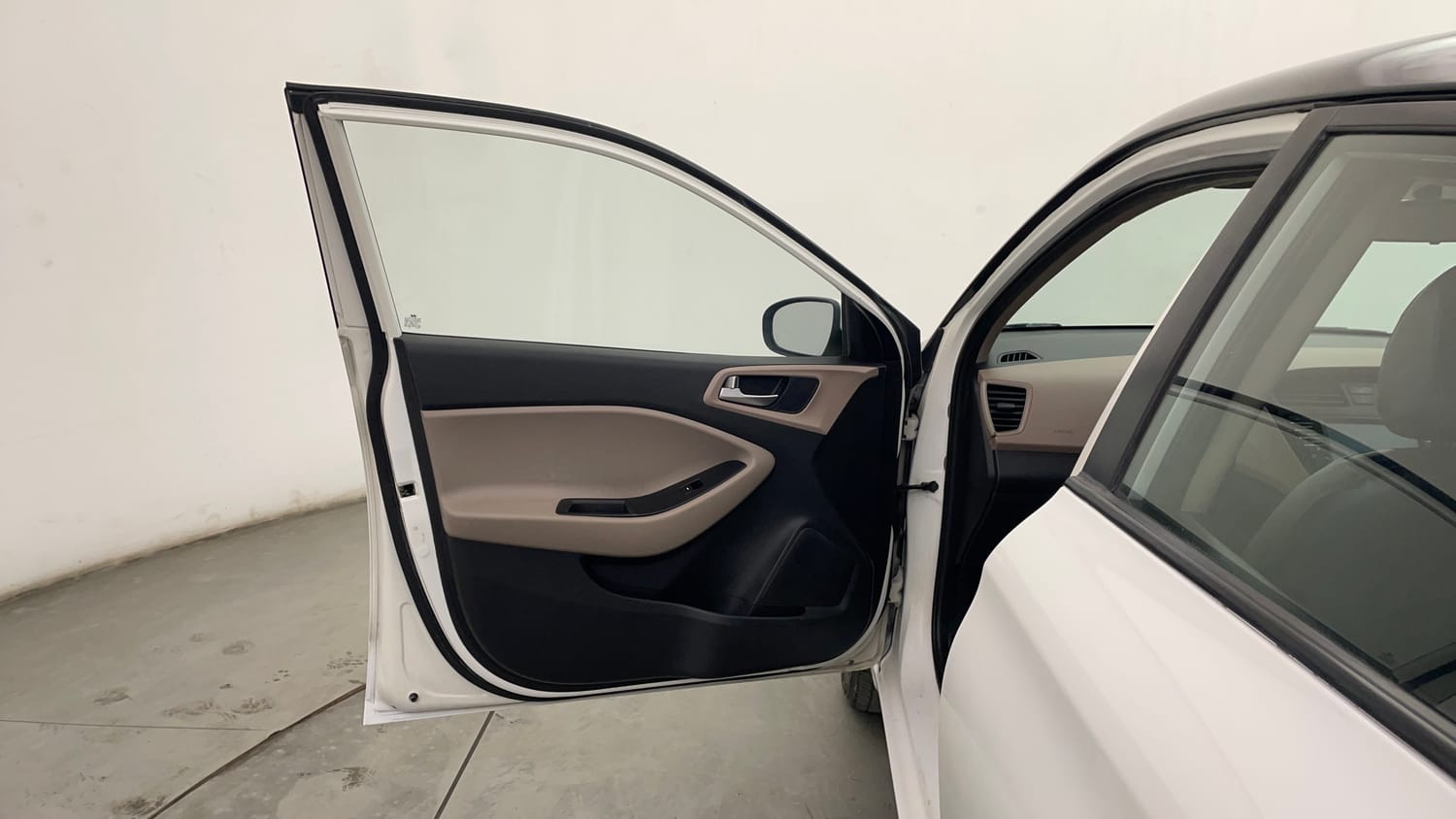 Used 2018 Hyundai Elite i20 Asta 1.2 (O) Petrol Manual interior LEFT FRONT DOOR OPEN VIEW