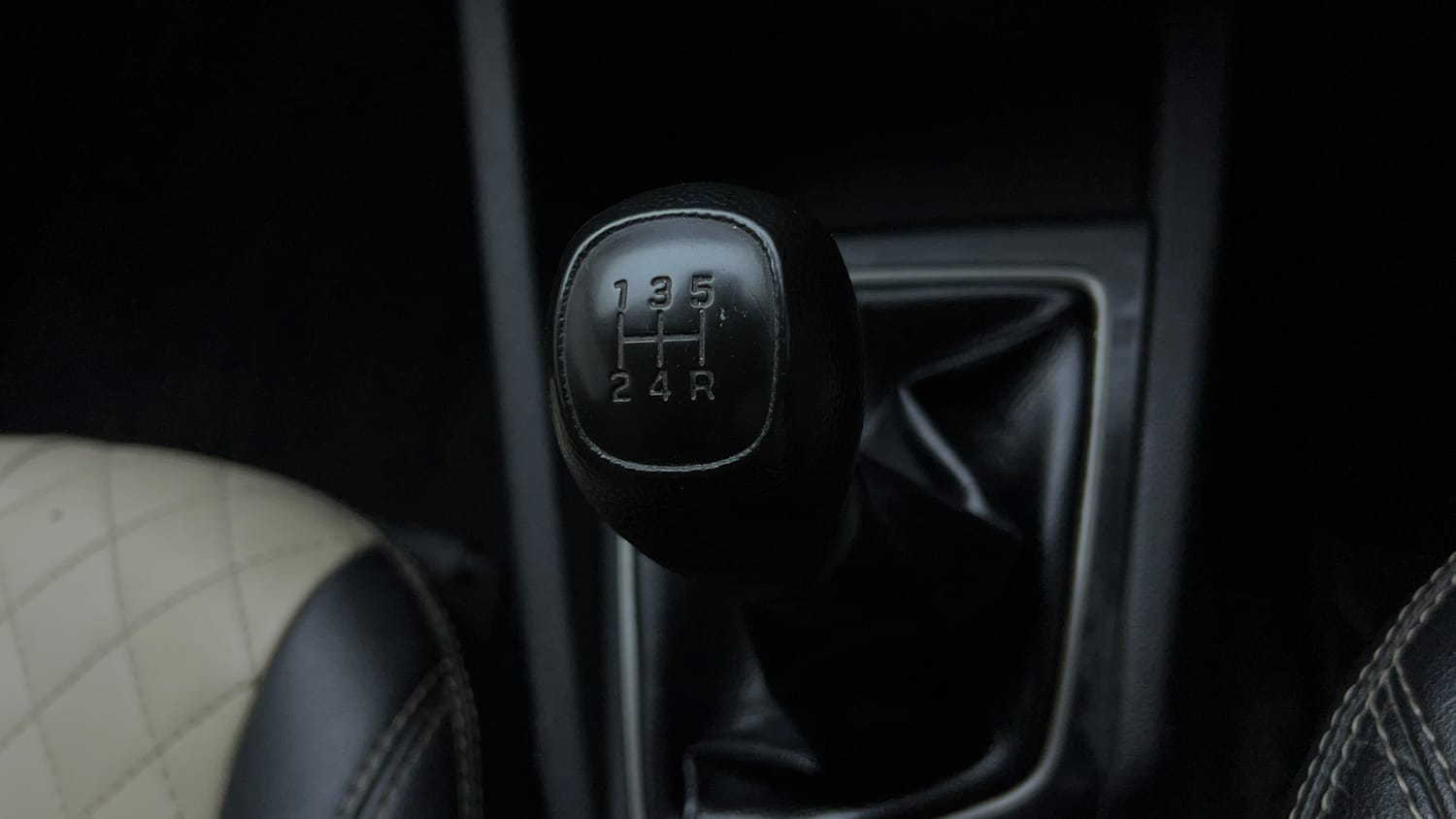 Used 2017 Hyundai Elite i20 Asta 1.2 Petrol Manual interior GEAR  KNOB VIEW
