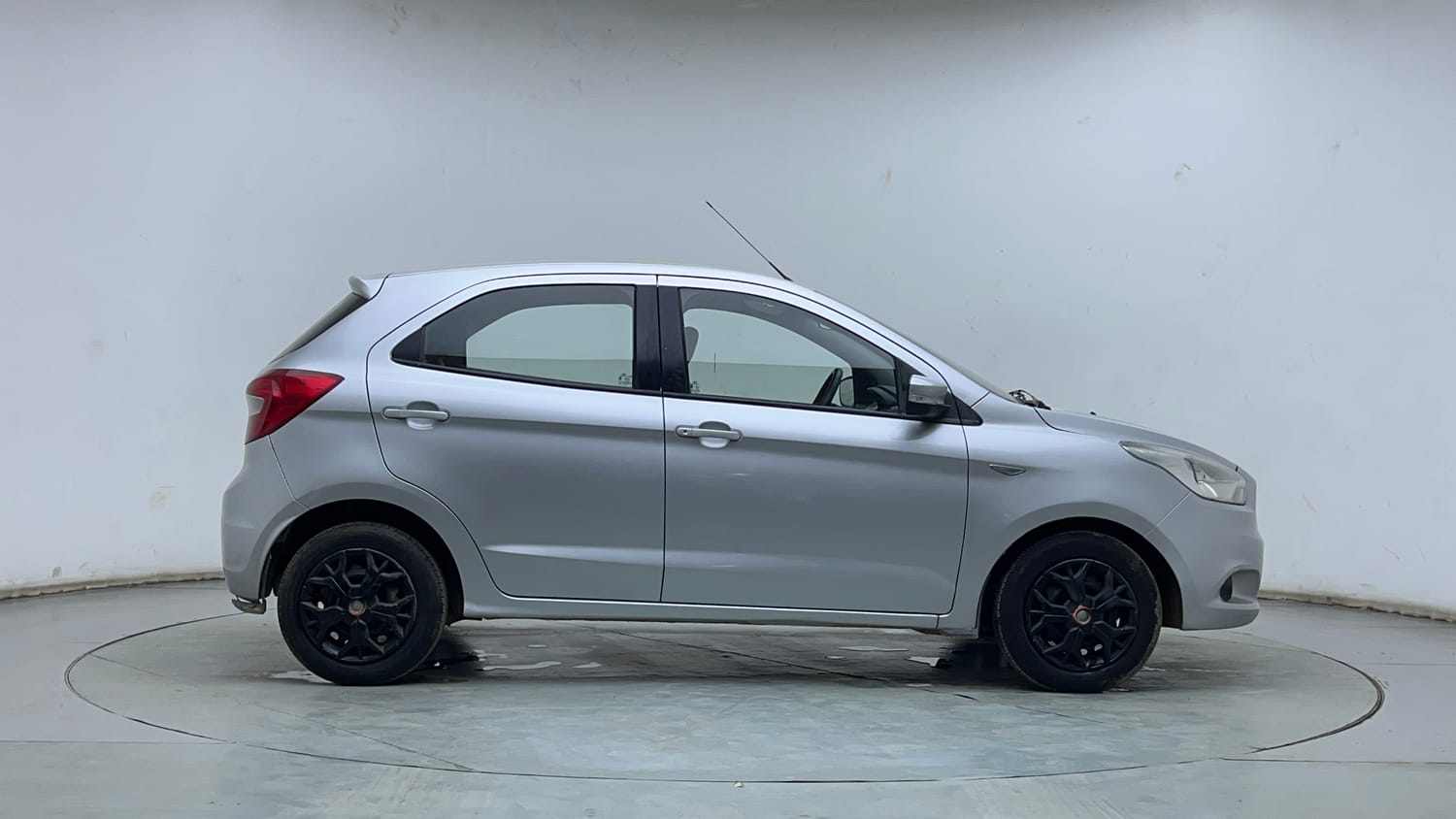 Used 2017 Ford Figo Trend 1.2 Ti-VCT Petrol Manual exterior RIGHT SIDE VIEW