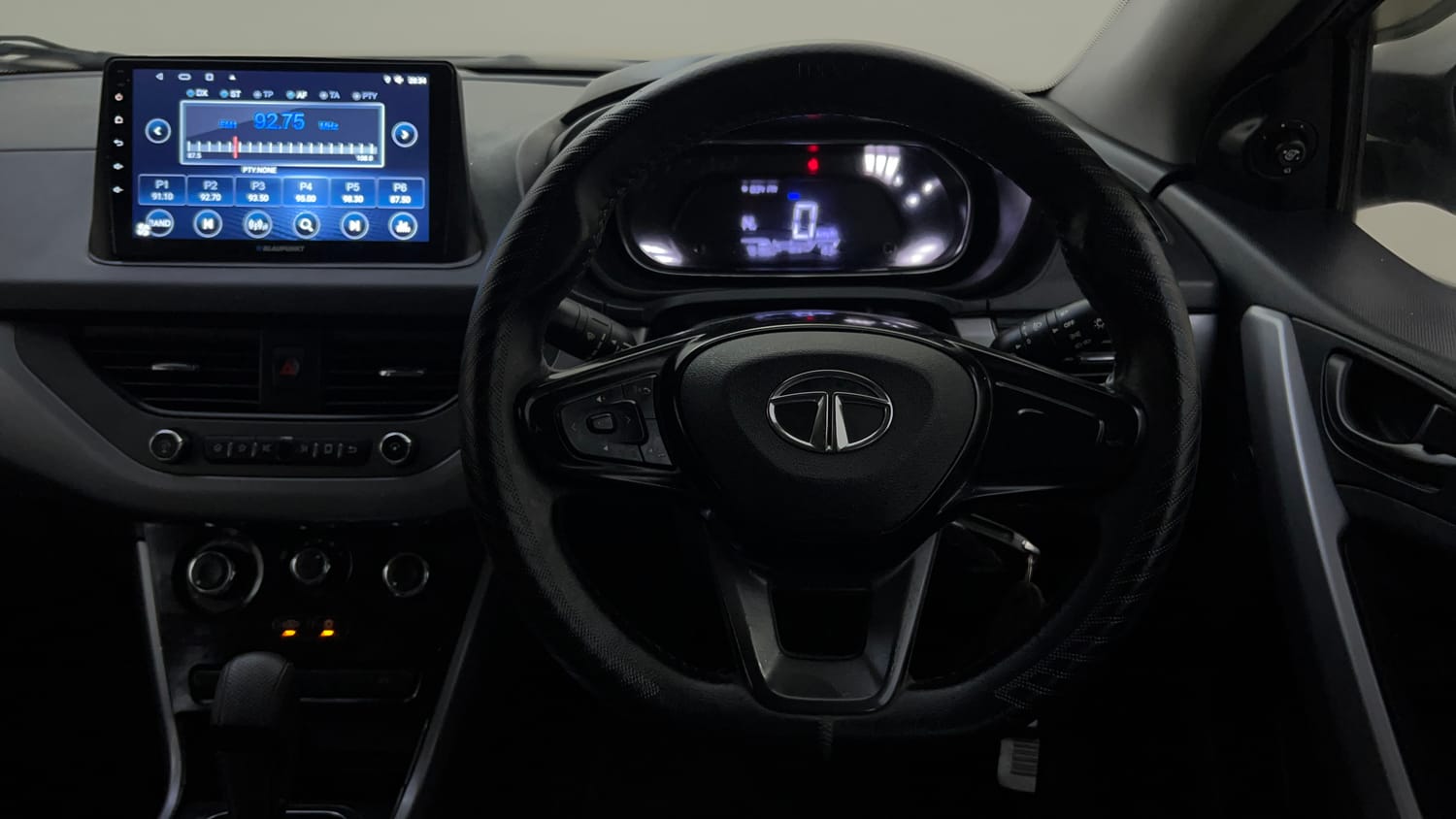 Used 2022 Tata Nexon XMA (S) Petrol Automatic top_features Steering mounted controls