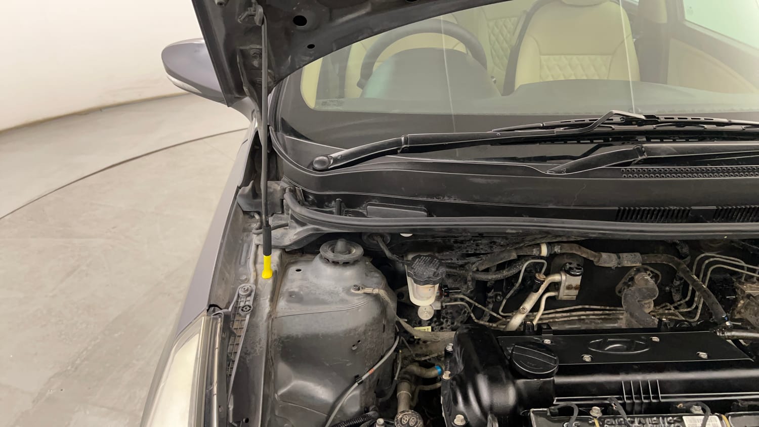 Used 2016 Hyundai Verna 1.6 VTVT SX Petrol Manual engine ENGINE RIGHT SIDE HINGE & APRON VIEW