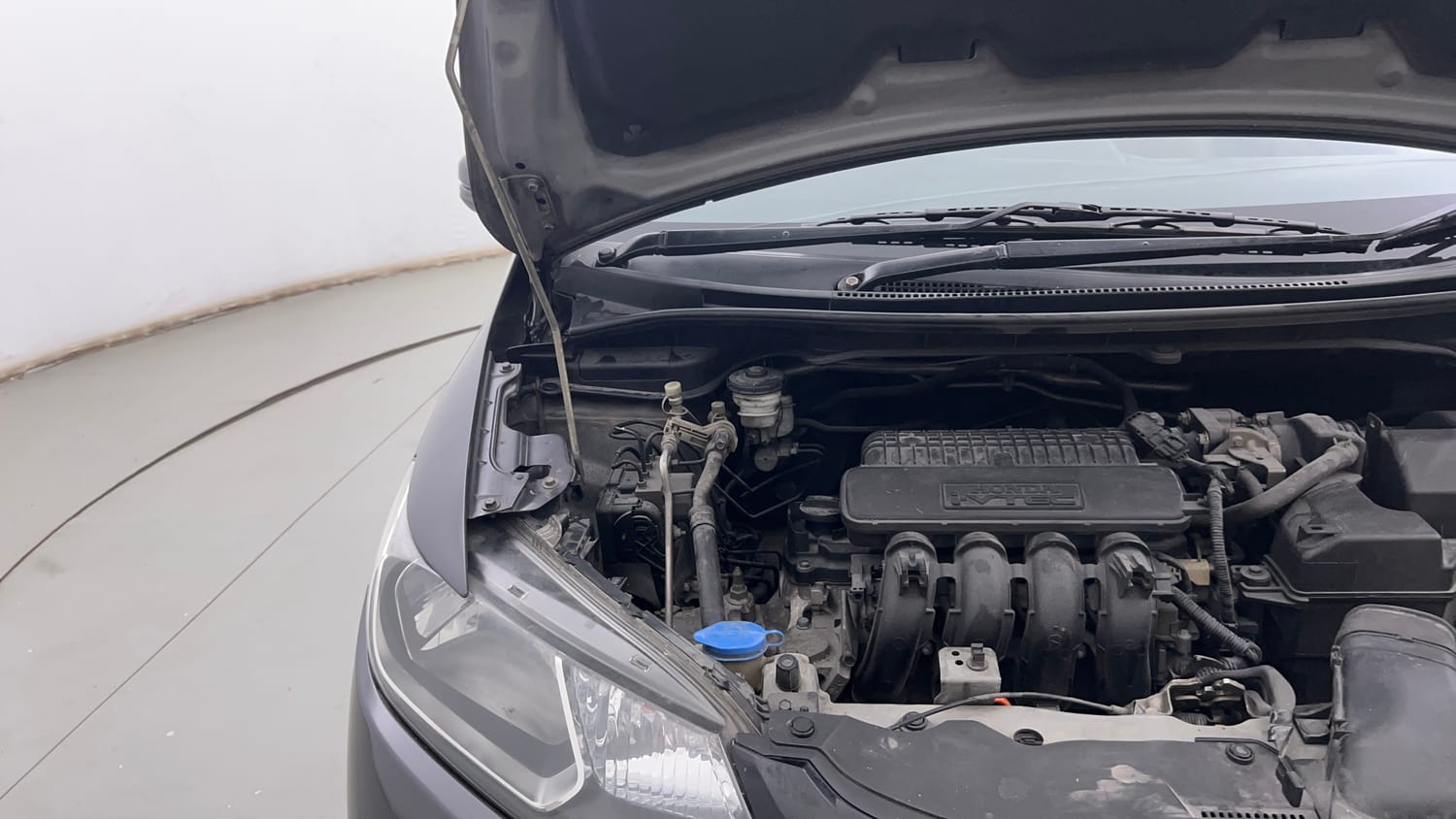 Used 2018 Honda Jazz V Petrol Petrol Manual engine ENGINE RIGHT SIDE HINGE & APRON VIEW