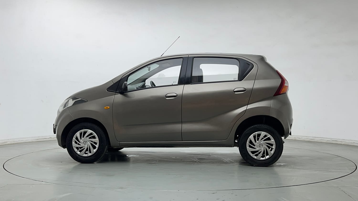 Used 2017 Datsun Redi-GO T (O) Petrol Manual exterior LEFT SIDE VIEW