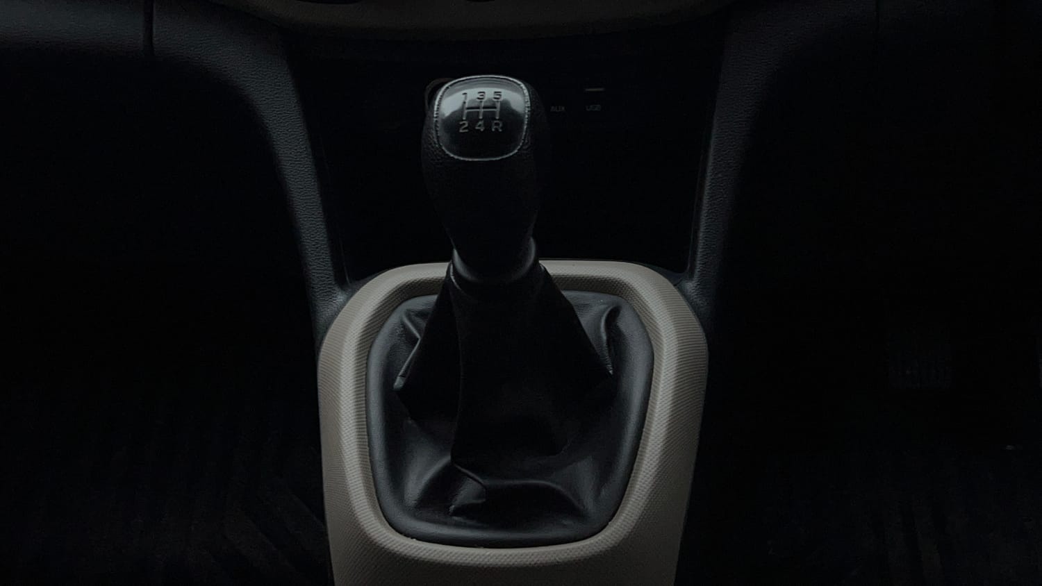 Used 2019 Hyundai Grand i10 Magna 1.2 Kappa VTVT Petrol Manual interior GEAR  KNOB VIEW