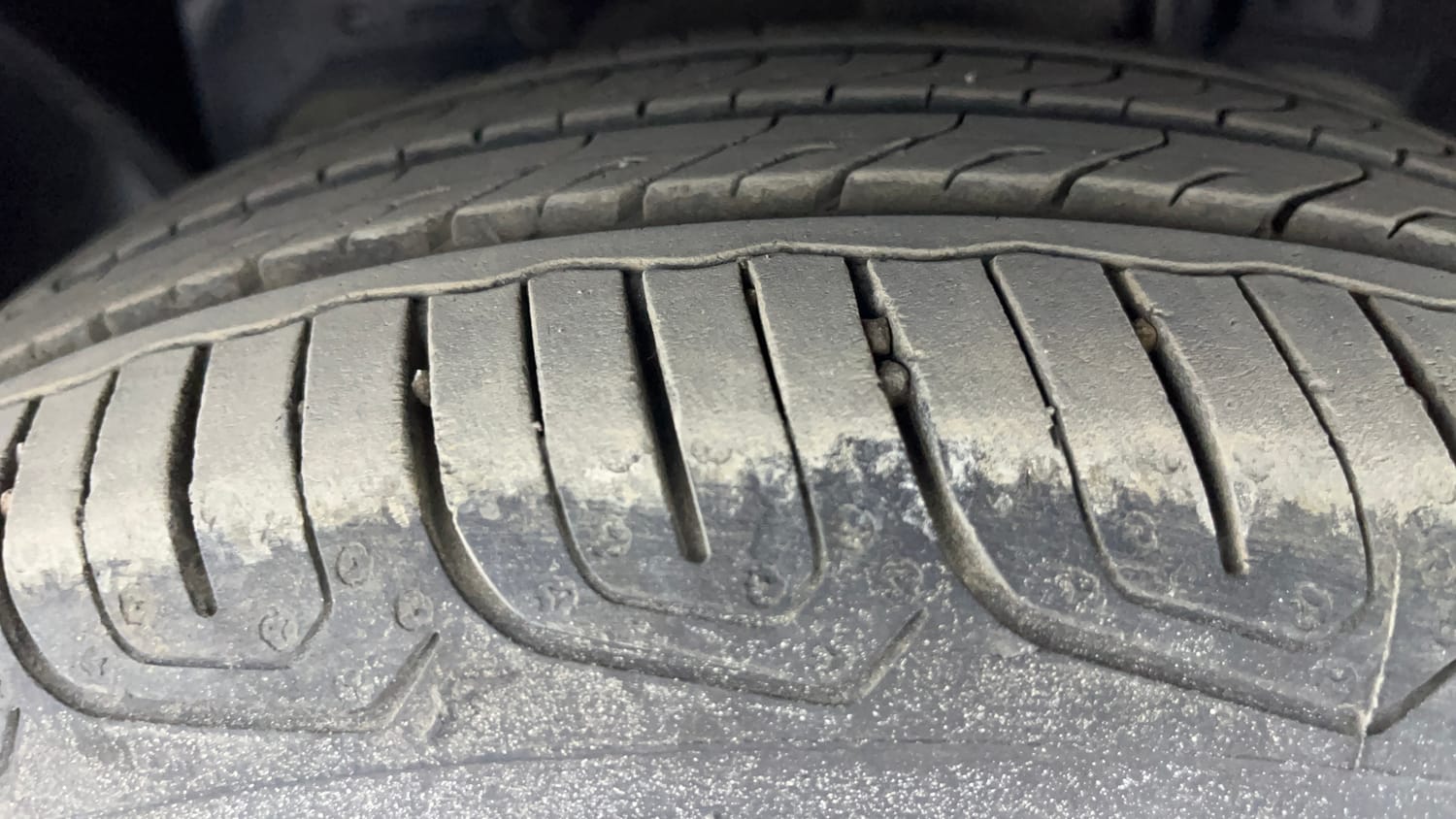 Used 2017 Ford Figo Trend 1.2 Ti-VCT Petrol Manual tyres LEFT FRONT TYRE TREAD VIEW