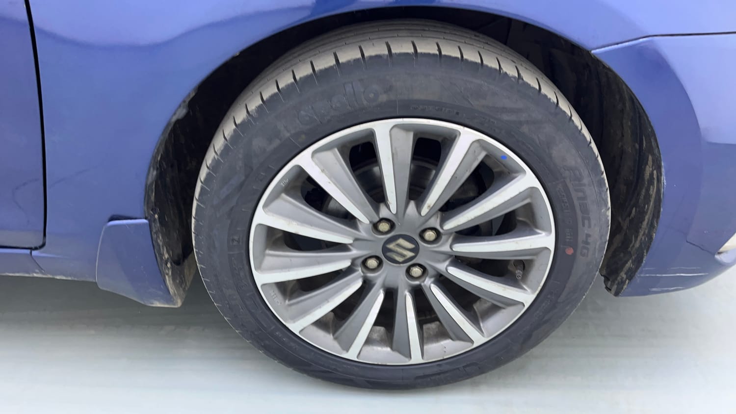 Used 2018 Maruti Suzuki Ciaz Alpha Hybrid 1.5 AT Petrol Automatic tyres RIGHT FRONT TYRE RIM VIEW
