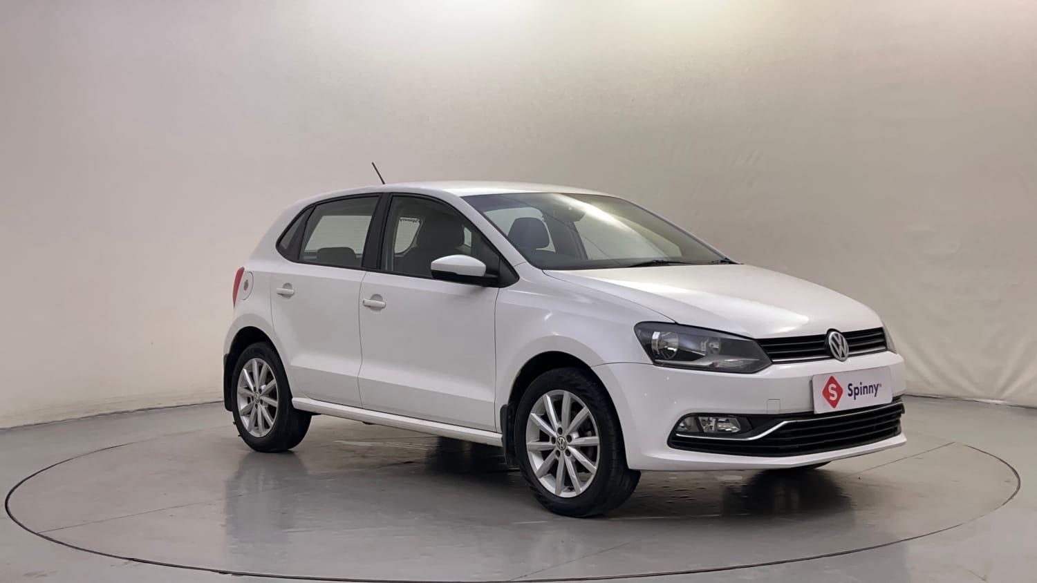 Used 2018 Volkswagen Polo Highline Plus 1.2( P)16 Alloy Petrol Manual exterior RIGHT FRONT CORNER VIEW