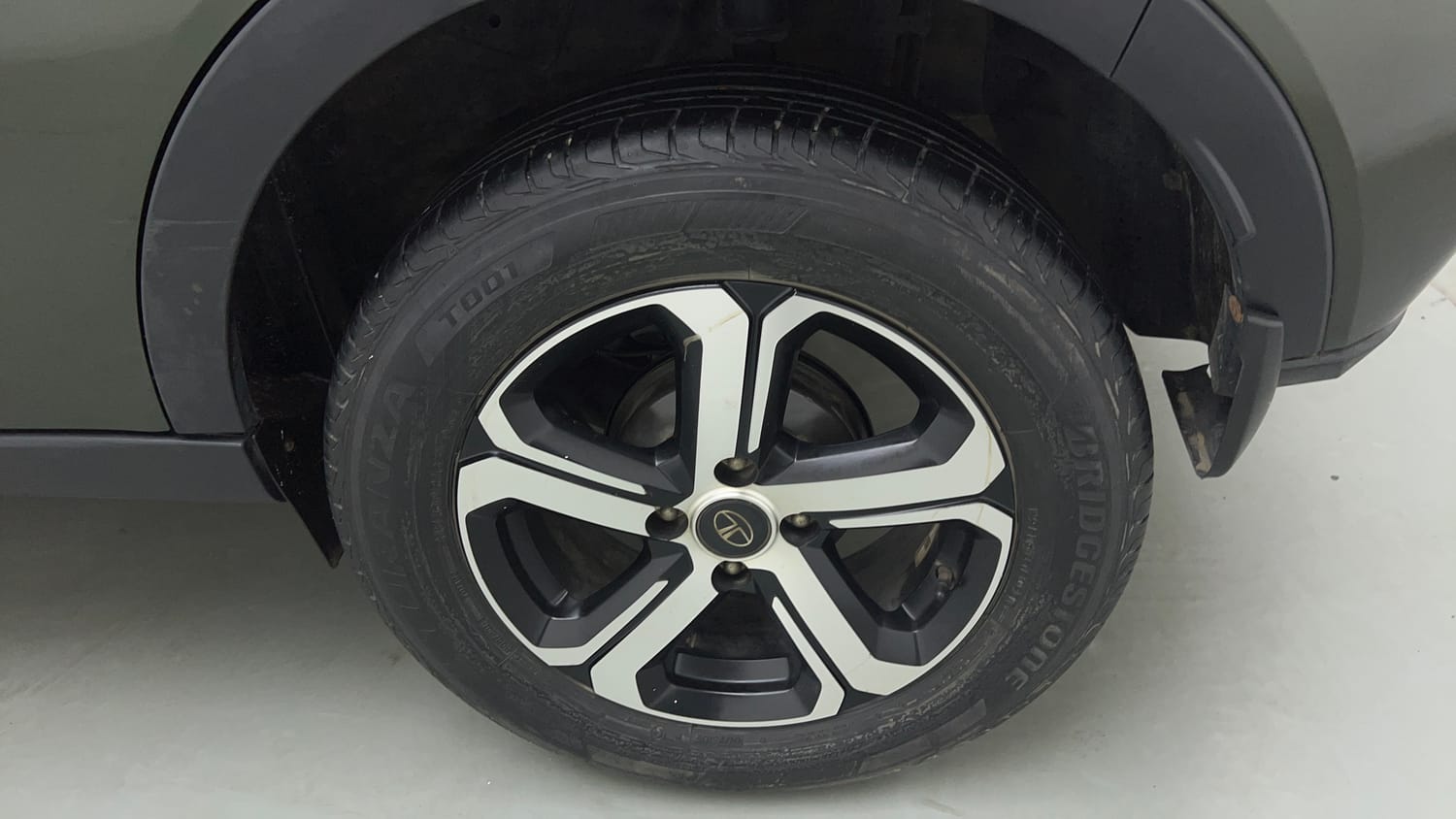Used 2021 Tata Nexon XZA Plus Petrol Automatic tyres LEFT REAR TYRE RIM VIEW