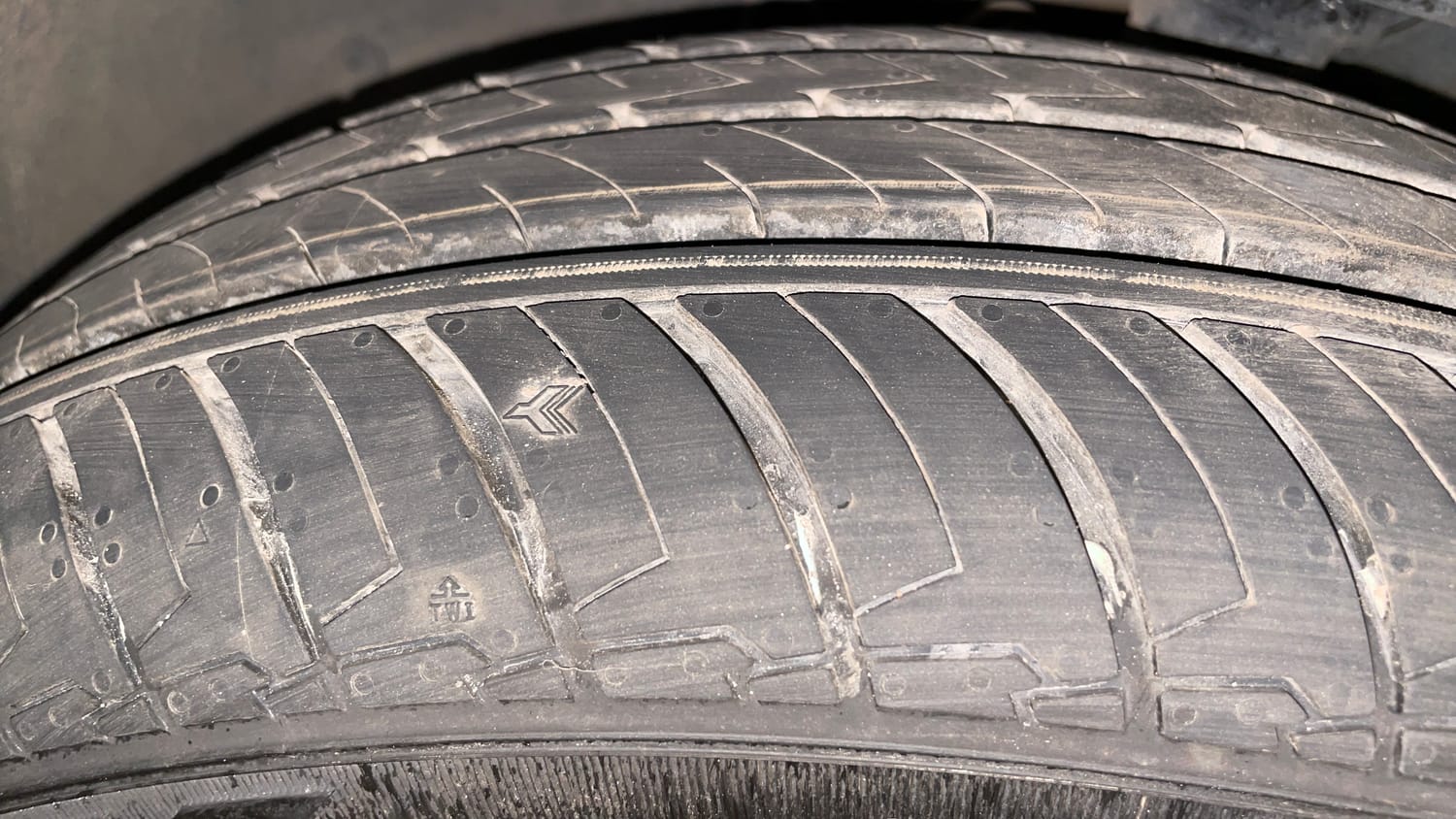 Used 2017 Maruti Suzuki Ignis Alpha 1.2 MT Petrol Manual tyres LEFT FRONT TYRE TREAD VIEW