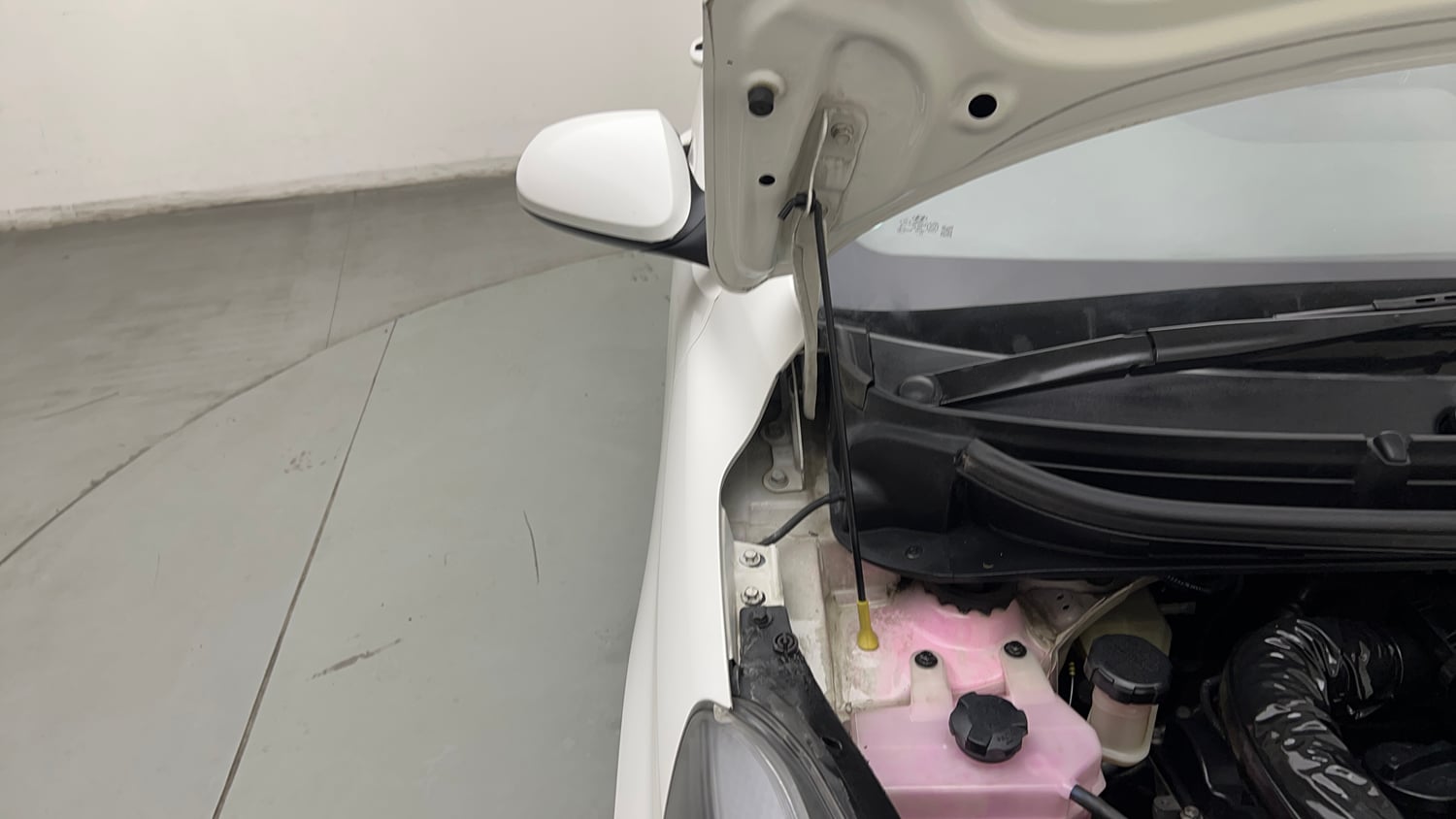 Used 2022 Hyundai Aura S 1.2 Petrol Petrol Manual engine ENGINE RIGHT SIDE HINGE & APRON VIEW