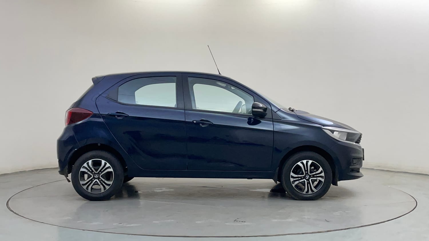 Used 2023 Tata Tiago XTA Petrol Automatic exterior RIGHT SIDE VIEW