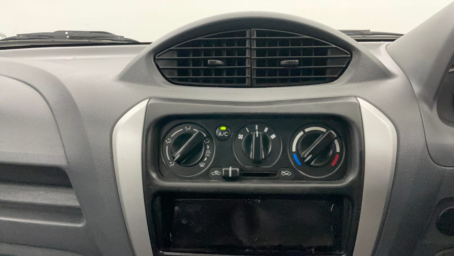 Used 2016 Maruti Suzuki Alto 800 Lxi Petrol Manual interior MUSIC SYSTEM & AC CONTROL VIEW