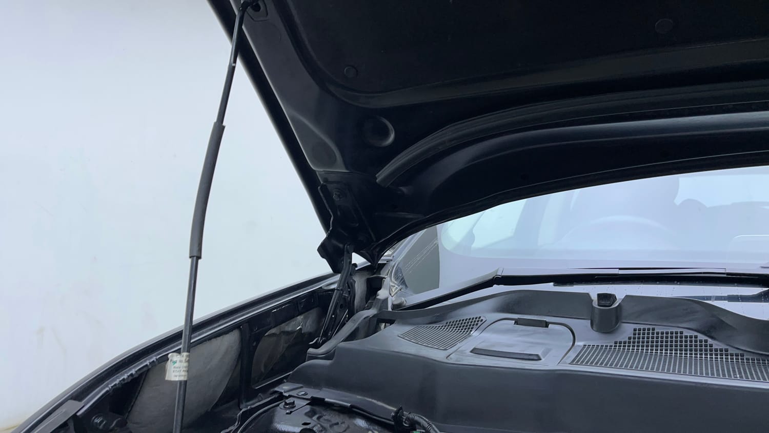 Used 2021 Tata Harrier XZA Plus Dark Edition Diesel Automatic engine ENGINE RIGHT SIDE HINGE & APRON VIEW