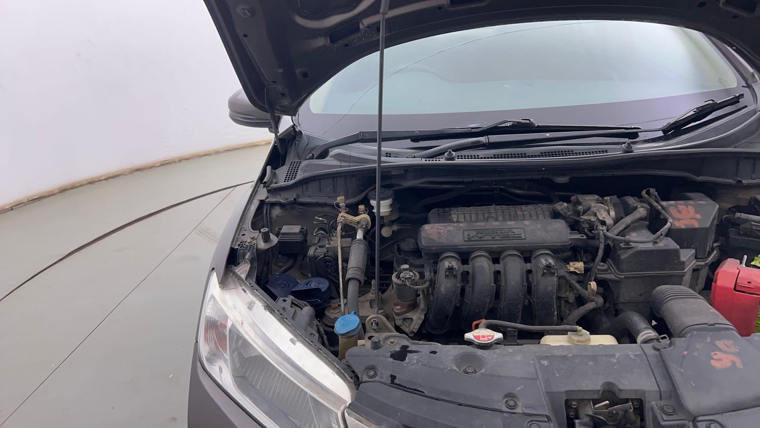 Used 2014 Honda City SV Petrol Manual engine ENGINE RIGHT SIDE HINGE & APRON VIEW