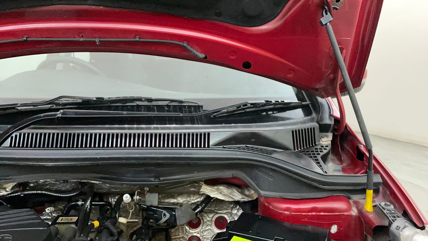 Used 2014 Tata Zest XE Petrol Petrol Manual engine ENGINE LEFT SIDE HINGE & APRON VIEW