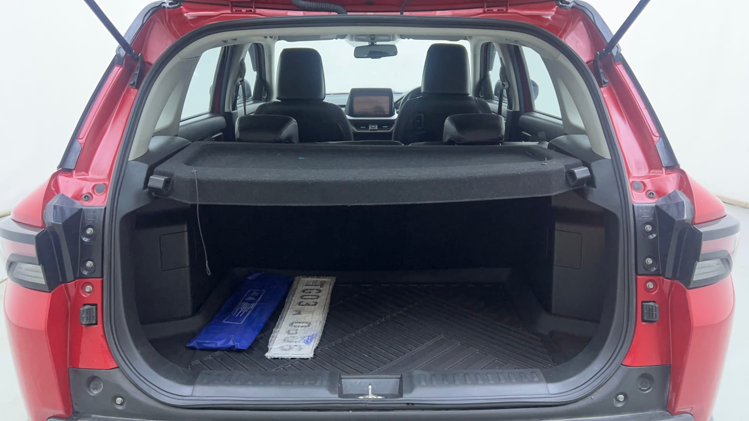 Used 2024 Maruti Suzuki Brezza Zxi Plus Dual Tone Petrol Manual interior DICKY INSIDE VIEW