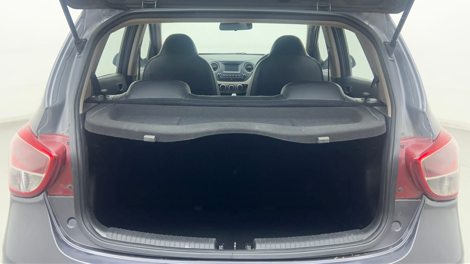 Used 2018 Hyundai Grand i10 Magna AT 1.2 Kappa VTVT Petrol Automatic interior DICKY INSIDE VIEW