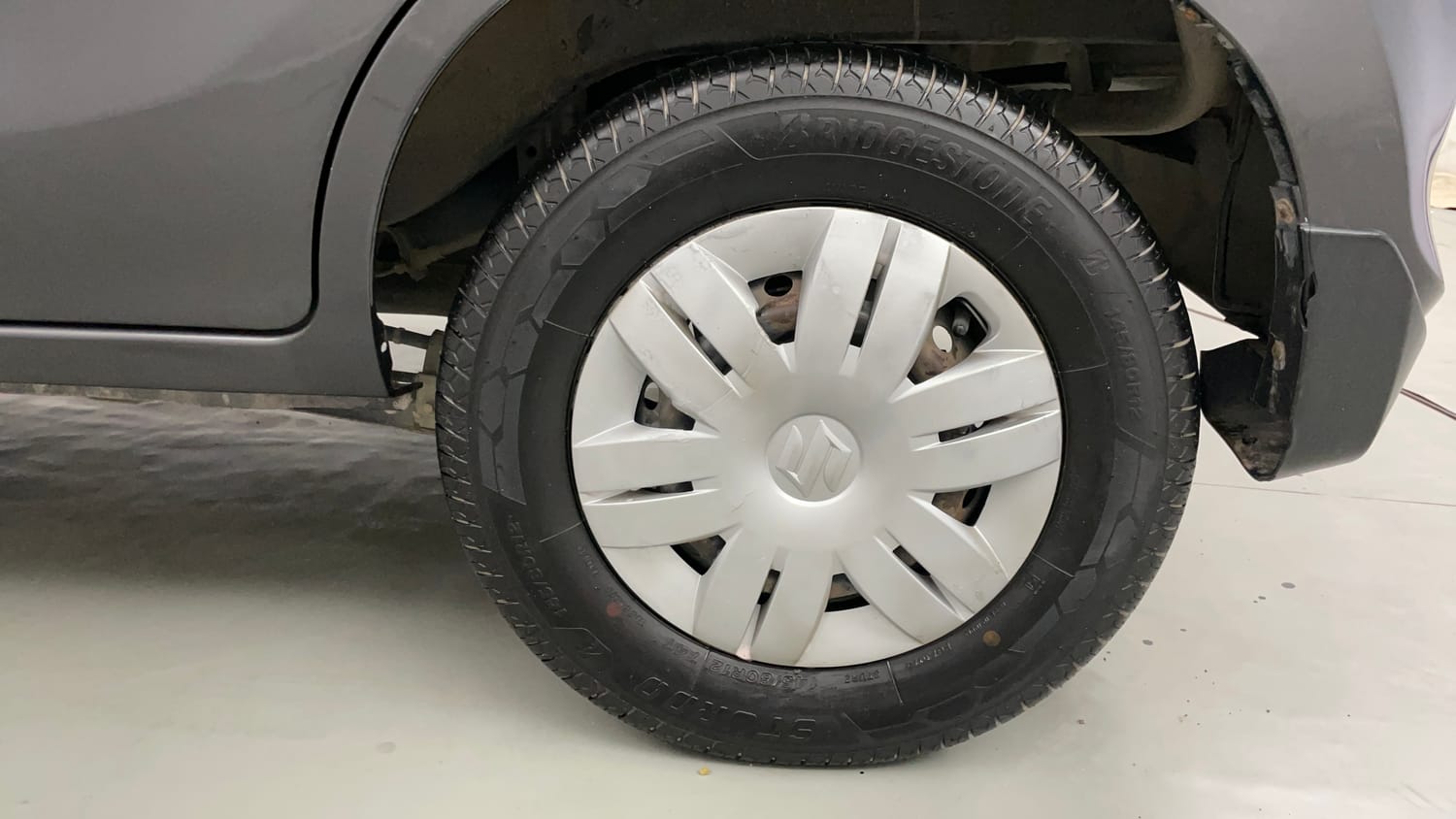 Used 2016 Maruti Suzuki Alto 800 Lxi Petrol Manual tyres LEFT REAR TYRE RIM VIEW