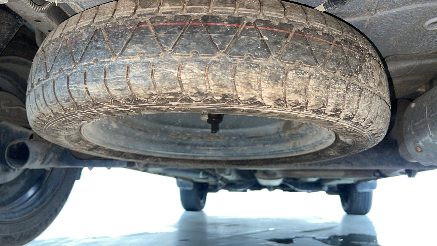 Used 2025 Tata Nexon Pure Plus (S) 1.2 iCNG 6MT Cng Manual tyres SPARE TYRE VIEW