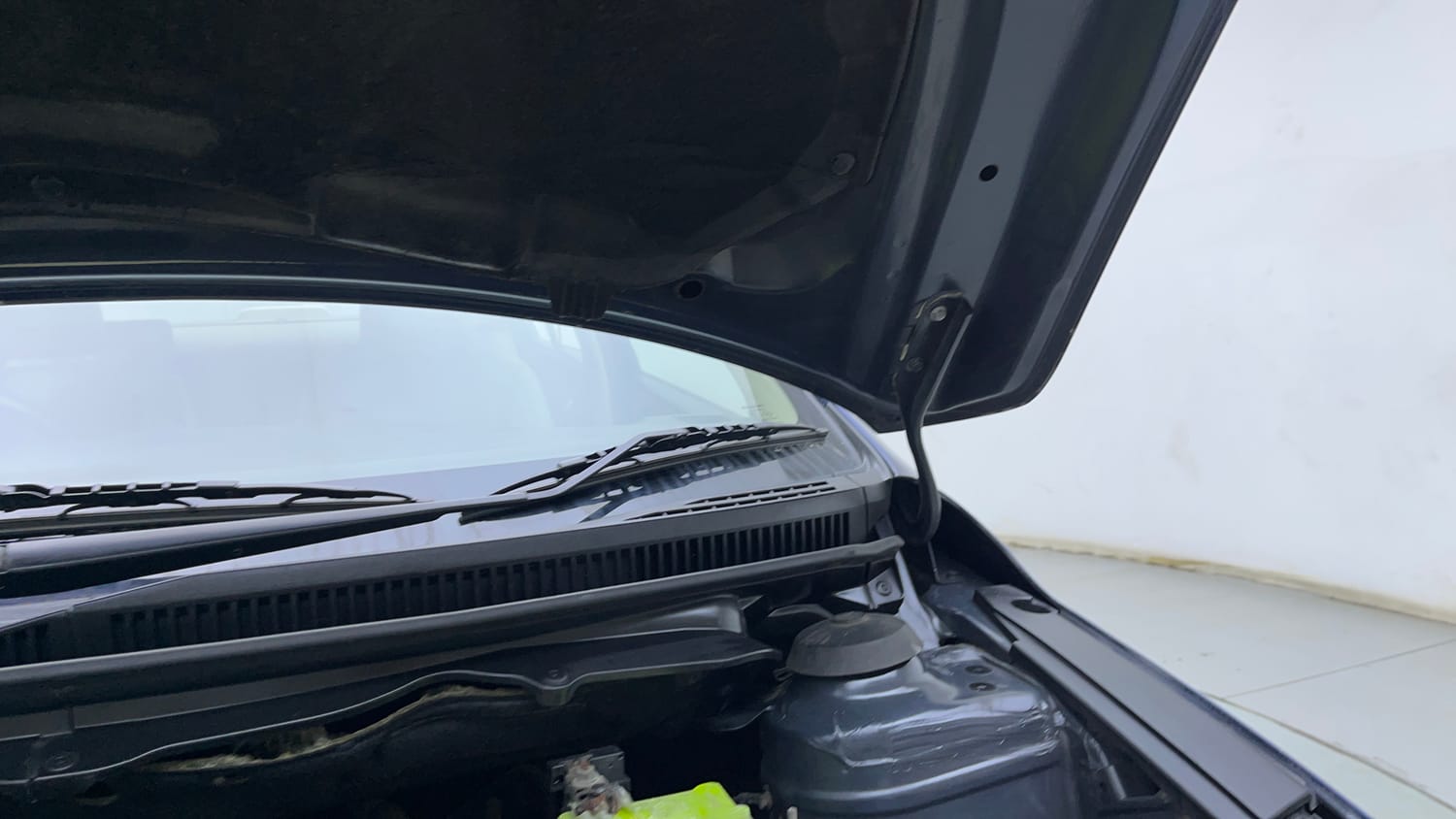 Used 2018 Maruti Suzuki Ciaz Alpha Hybrid 1.5 AT Petrol Automatic engine ENGINE LEFT SIDE HINGE & APRON VIEW