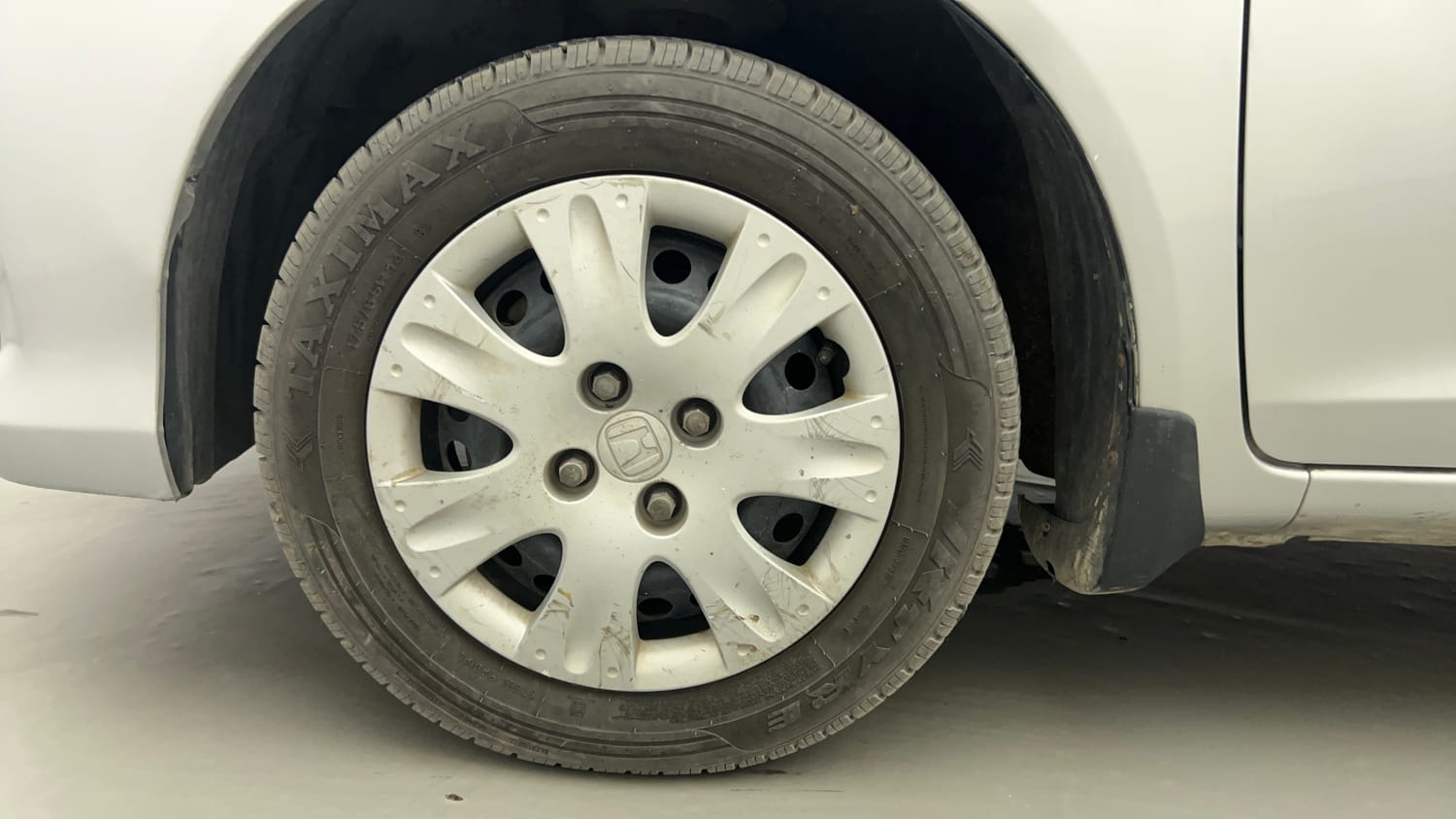Used 2017 Honda Brio S MT Petrol Manual tyres LEFT FRONT TYRE RIM VIEW