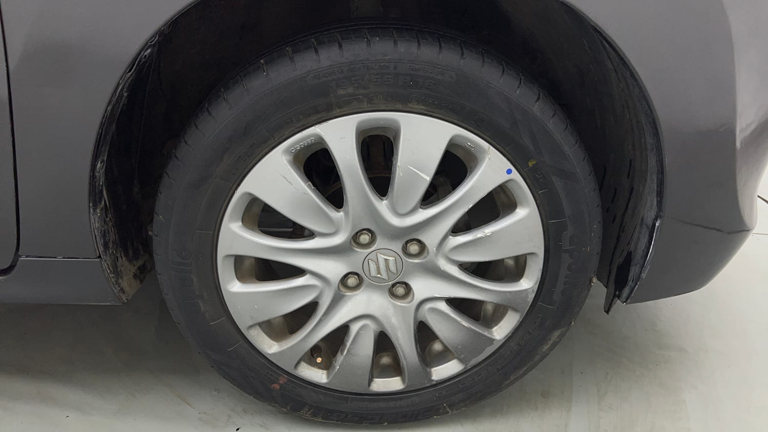 Used 2018 Maruti Suzuki Baleno Zeta 1.2 Petrol Manual tyres RIGHT FRONT TYRE RIM VIEW