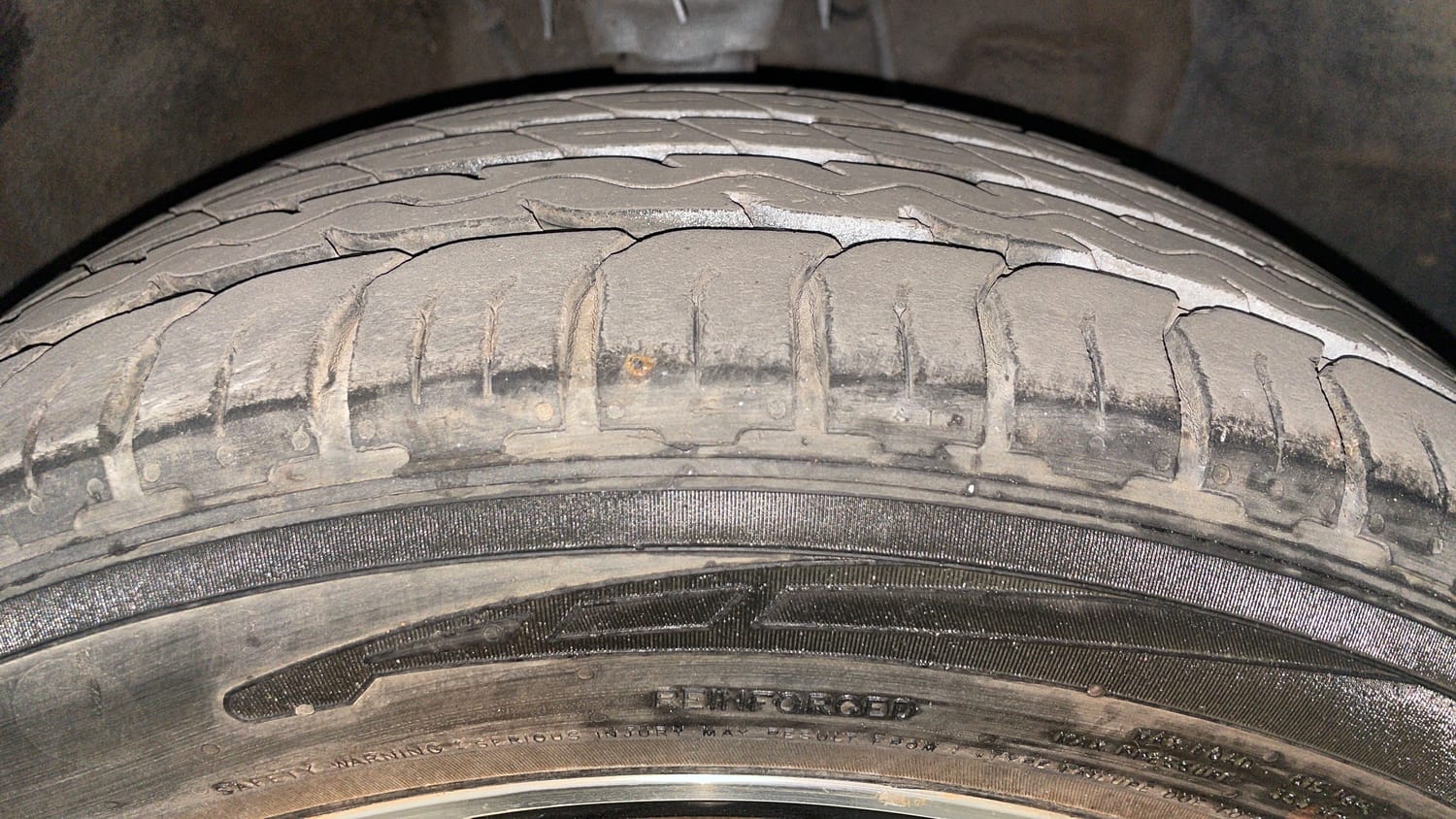 Used 2018 Hyundai Elite i20 Asta 1.2 (O) Petrol Manual tyres RIGHT FRONT TYRE TREAD VIEW