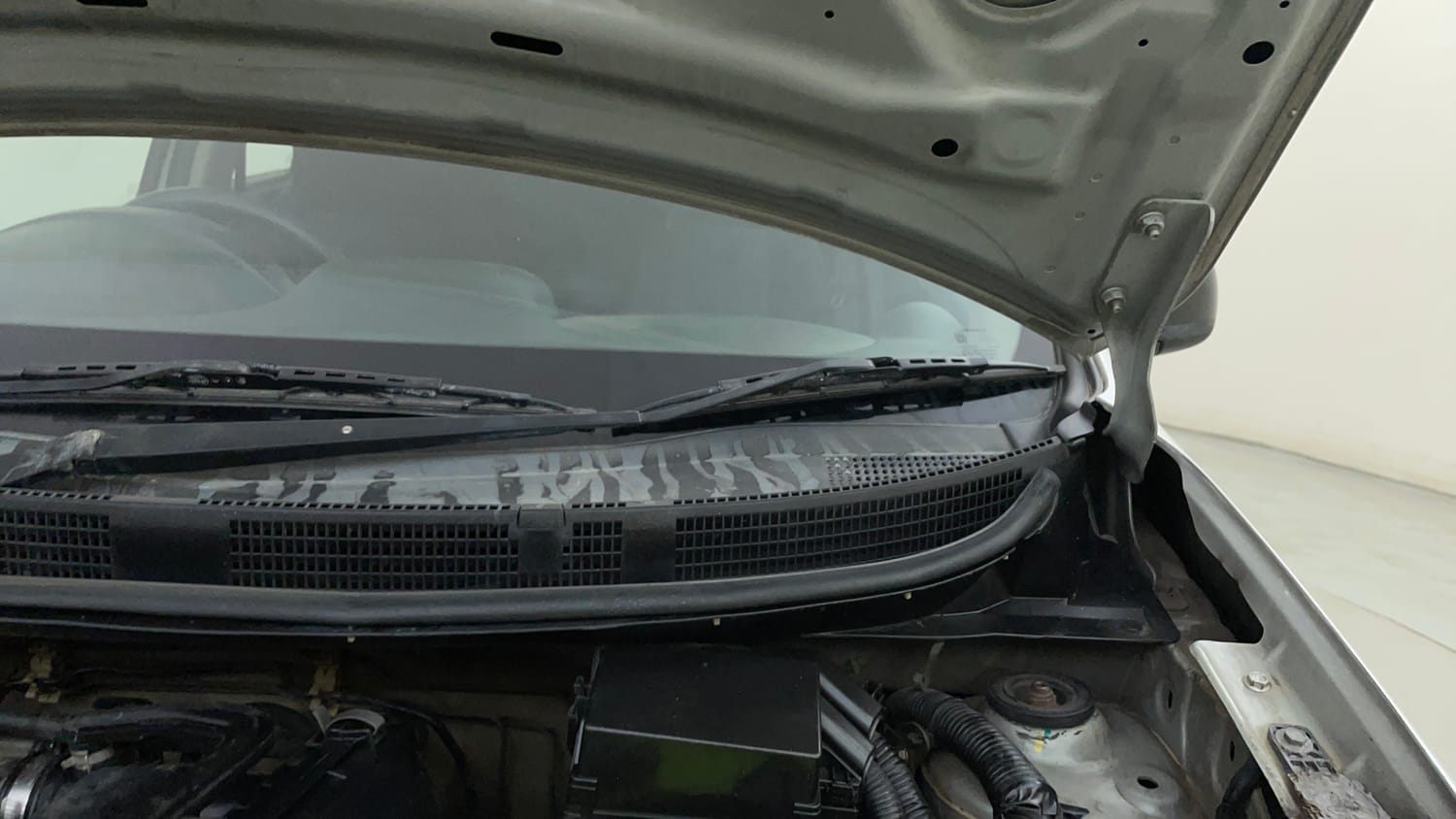 Used 2019 Nissan Micra Active XL (O) Petrol Manual engine ENGINE LEFT SIDE HINGE & APRON VIEW