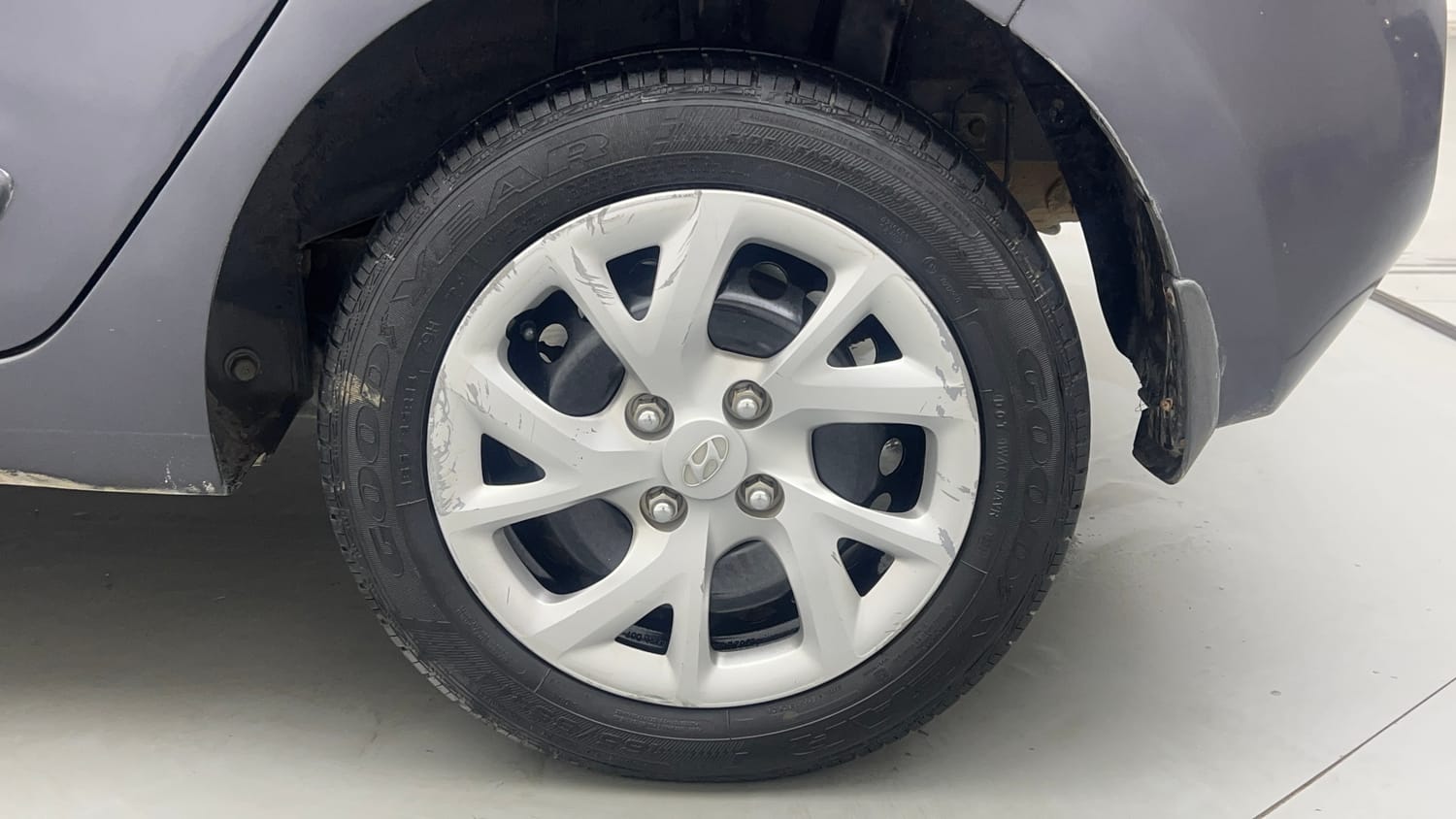 Used 2018 Hyundai Grand i10 Magna AT 1.2 Kappa VTVT Petrol Automatic tyres LEFT REAR TYRE RIM VIEW