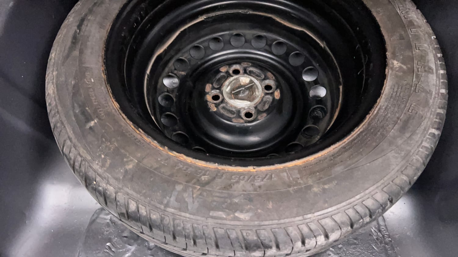 Used 2014 Honda City SV Petrol Manual tyres SPARE TYRE VIEW