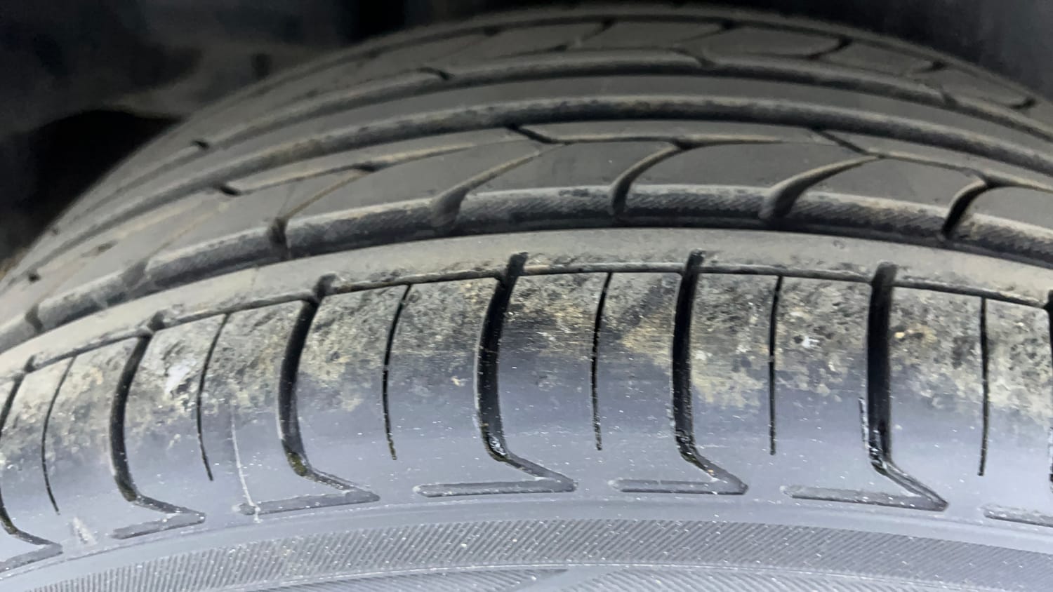 Used 2018 Maruti Suzuki Ciaz Alpha Hybrid 1.5 AT Petrol Automatic tyres RIGHT REAR TYRE TREAD VIEW