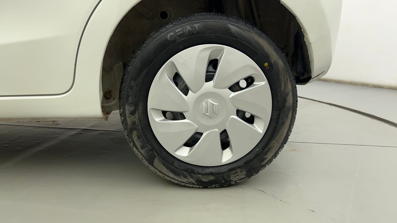 Used 2015 Maruti Suzuki Celerio VXi AMT Petrol Automatic tyres LEFT REAR TYRE RIM VIEW
