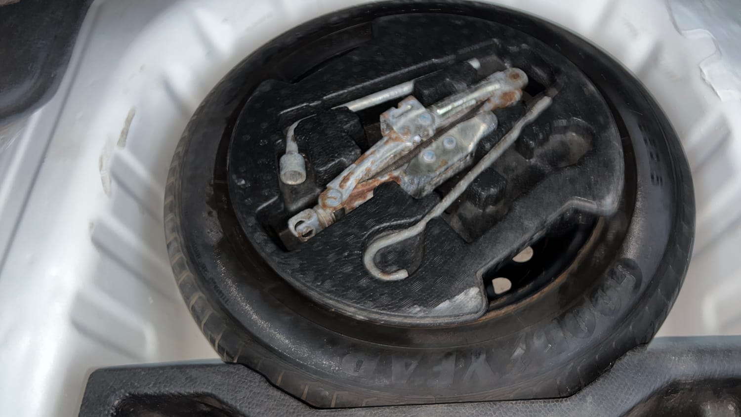 Used 2016 Maruti Suzuki Ciaz ZXI+ AT Petrol Automatic tyres SPARE TYRE VIEW