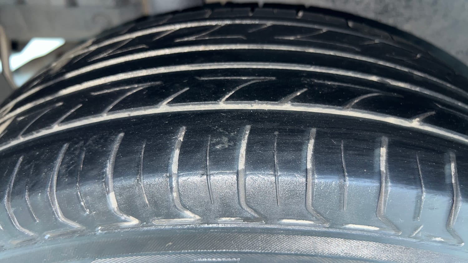 Used 2017 Maruti Suzuki Swift Lxi (O) Petrol Manual tyres RIGHT REAR TYRE TREAD VIEW