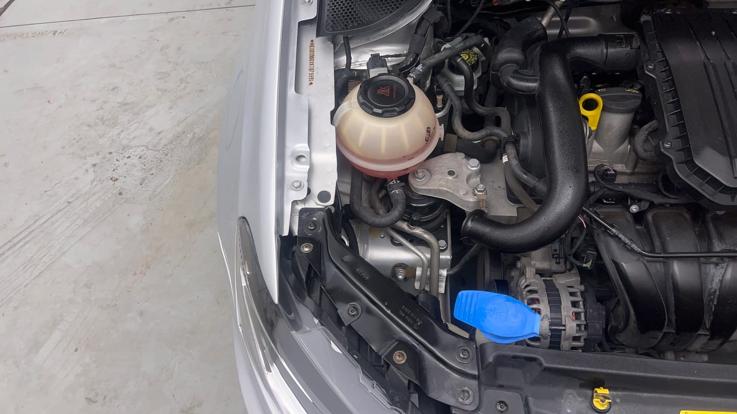 Used 2019 Volkswagen Ameo Trendline 1.0L (P) Petrol Manual engine ENGINE RIGHT SIDE VIEW