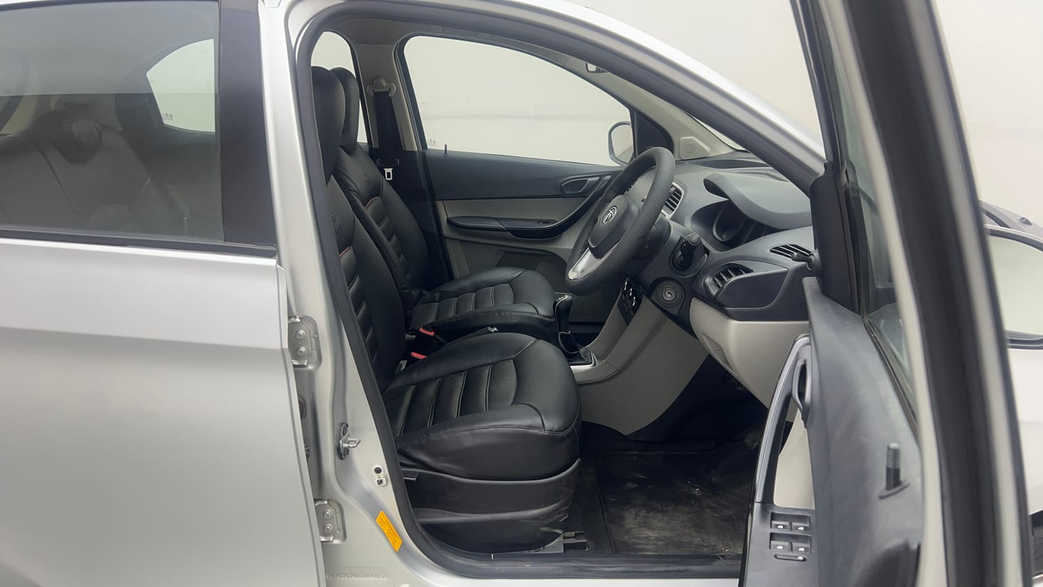 Used 2017 Tata Tiago Revotron XM Petrol Manual interior RIGHT SIDE FRONT DOOR CABIN VIEW