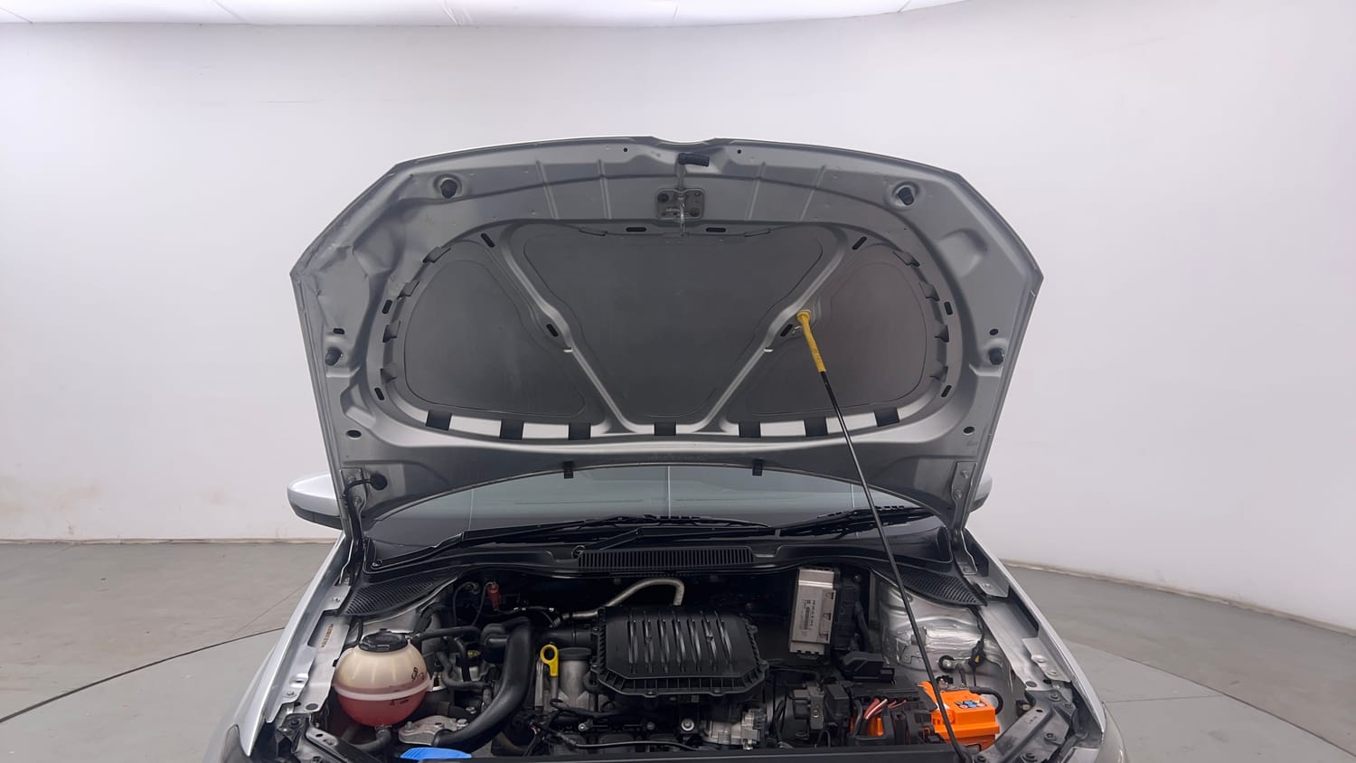 Used 2019 Volkswagen Ameo Trendline 1.0L (P) Petrol Manual engine ENGINE & BONNET OPEN FRONT VIEW