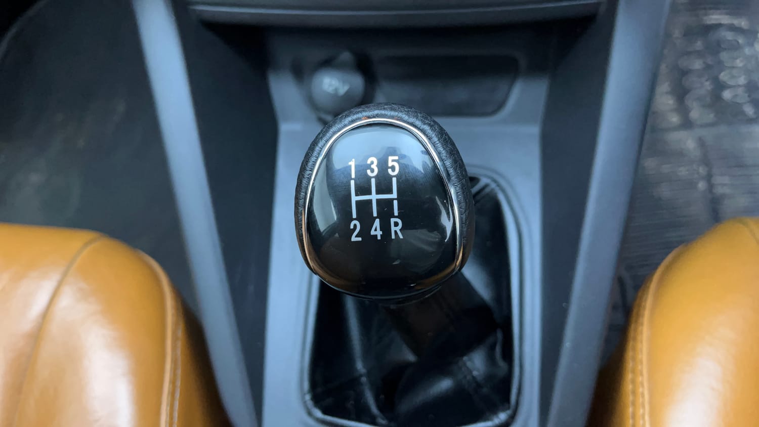 Used 2017 Ford Figo Trend 1.2 Ti-VCT Petrol Manual interior GEAR  KNOB VIEW