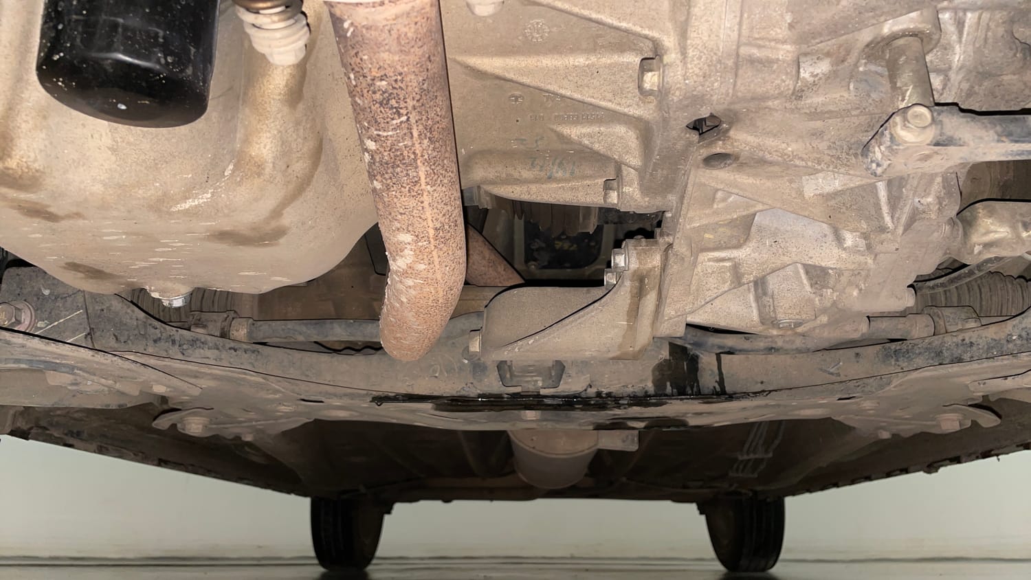 Used 2017 Maruti Suzuki Ignis Alpha 1.2 MT Petrol Manual extra FRONT LEFT UNDERBODY VIEW