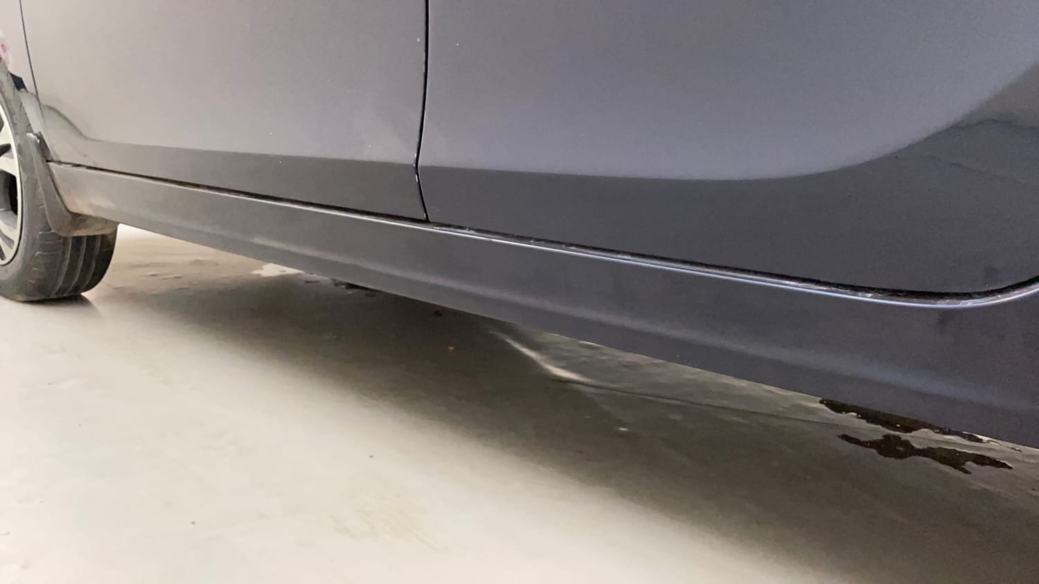 Used 2023 Tata Tiago XTA Petrol Automatic dents MINOR SCRATCH
