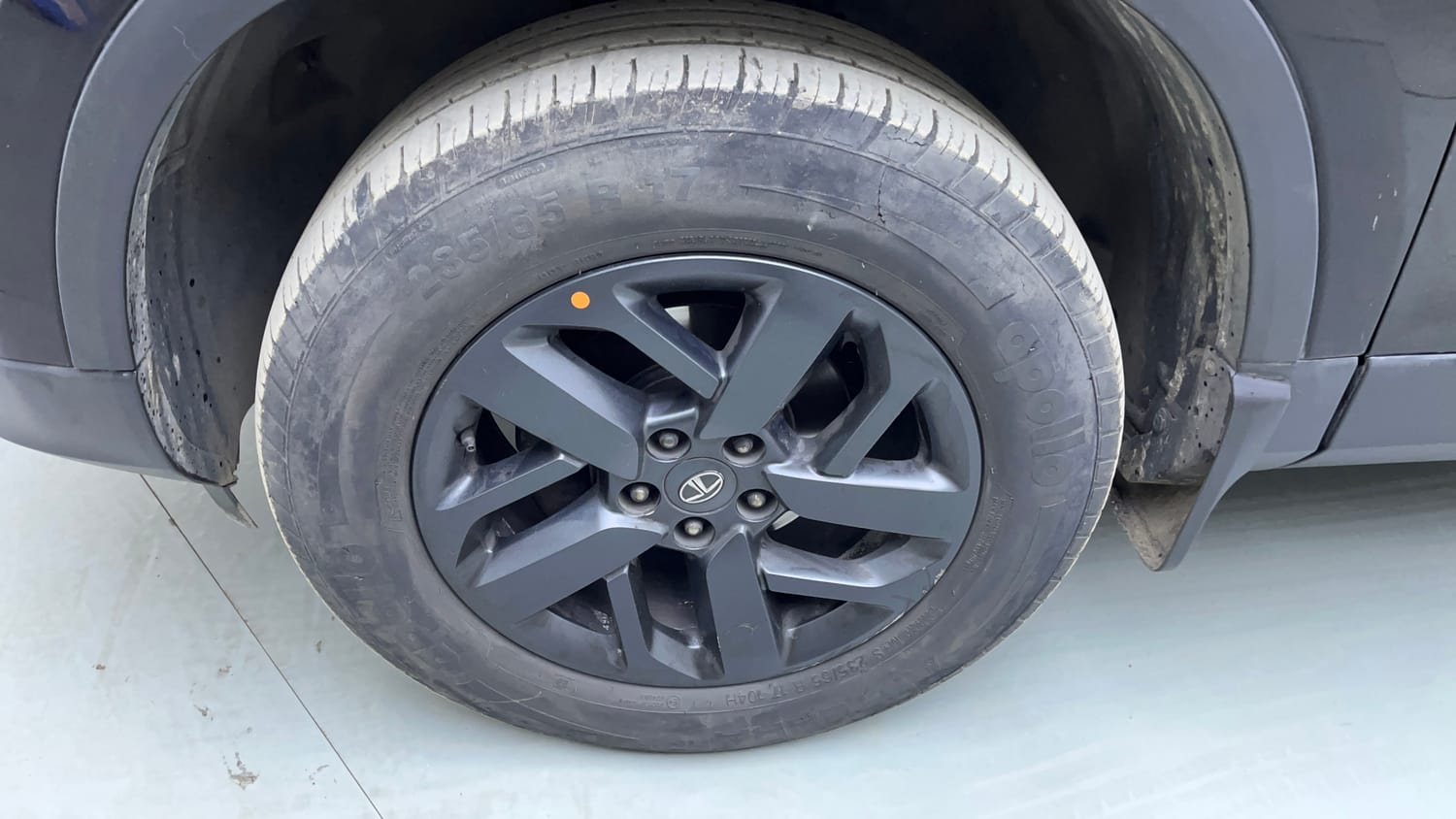 Used 2021 Tata Harrier XZA Plus Dark Edition Diesel Automatic tyres LEFT FRONT TYRE RIM VIEW