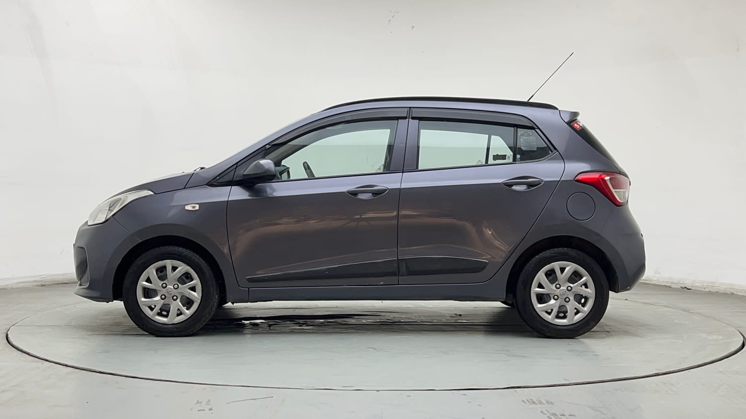 Used 2019 Hyundai Grand i10 Magna 1.2 Kappa VTVT Petrol Manual exterior LEFT SIDE VIEW