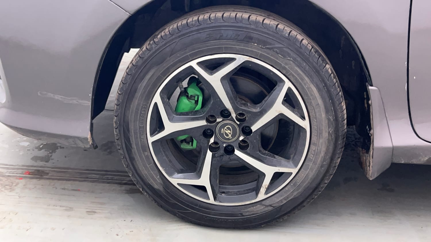 Used 2014 Honda City SV Petrol Manual tyres LEFT FRONT TYRE RIM VIEW
