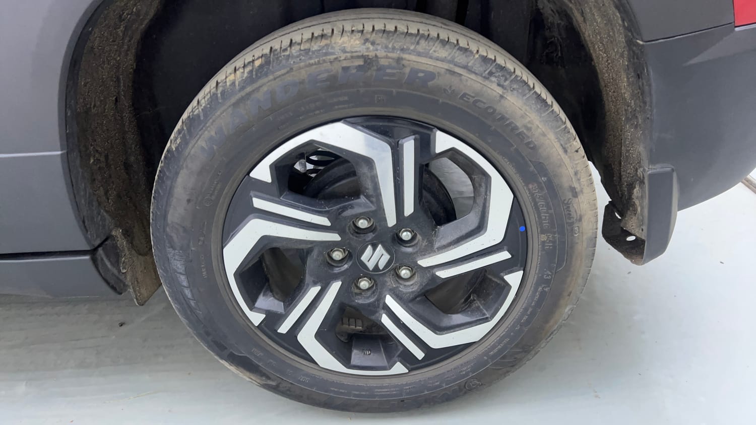 Used 2024 Maruti Suzuki Brezza Zxi Plus Dual Tone Petrol Manual tyres LEFT REAR TYRE RIM VIEW